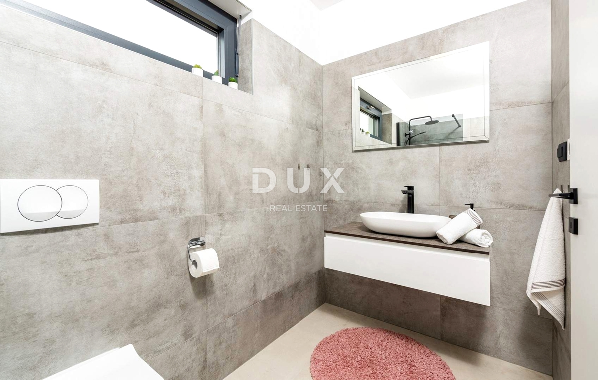 ISTRIA, PARENZO - Casa moderna con piscina