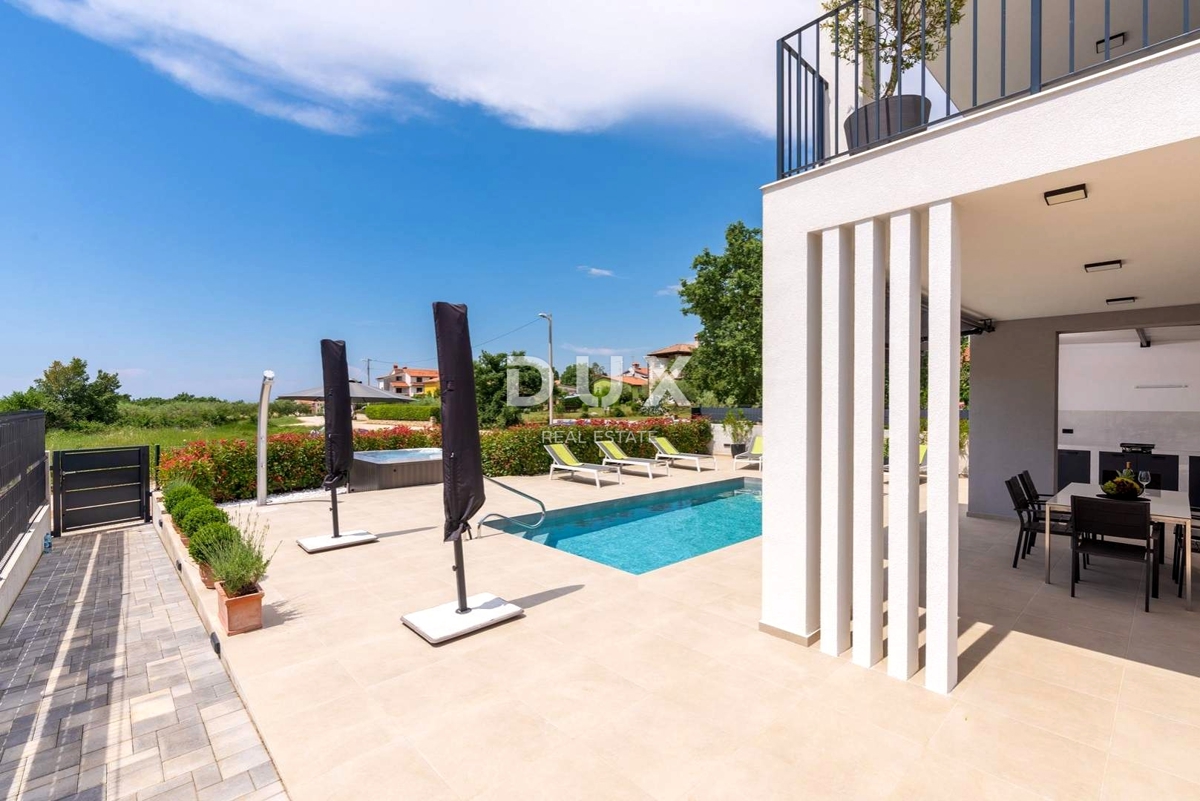 ISTRIA, PARENZO - Casa moderna con piscina