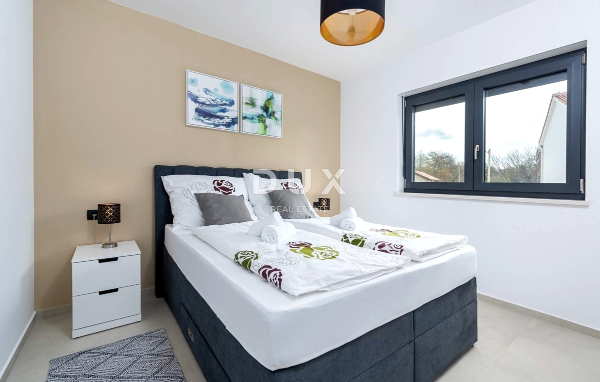 ISTRIA, PARENZO - Casa moderna con piscina