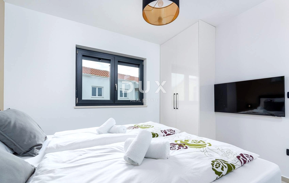 ISTRIA, PARENZO - Casa moderna con piscina