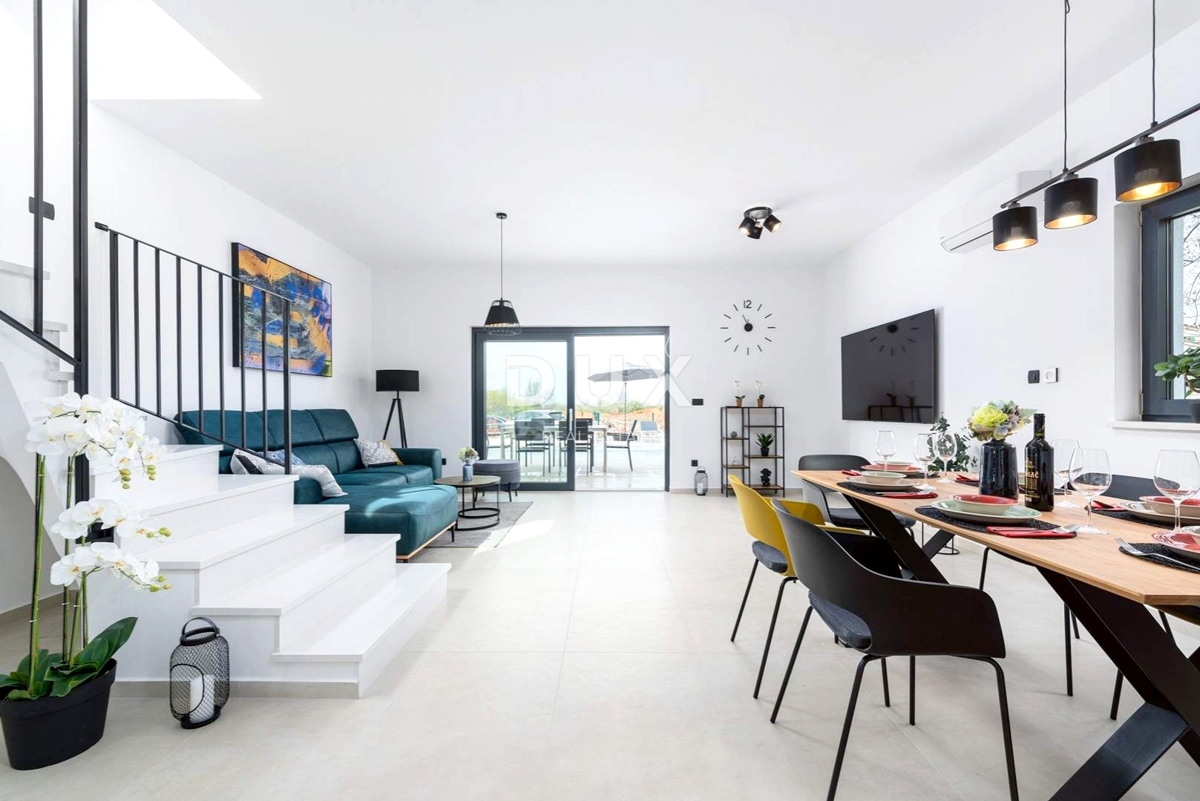 ISTRIA, PARENZO - Casa moderna con piscina