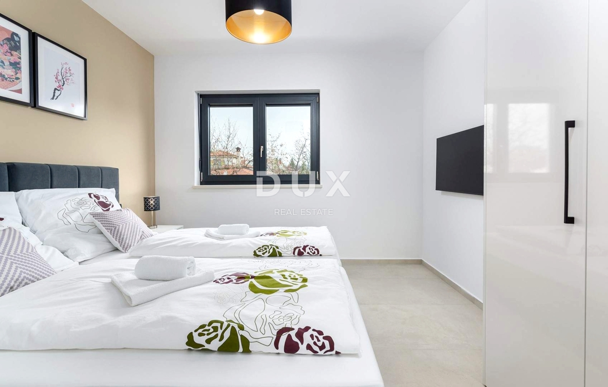 ISTRIA, PARENZO - Casa moderna con piscina