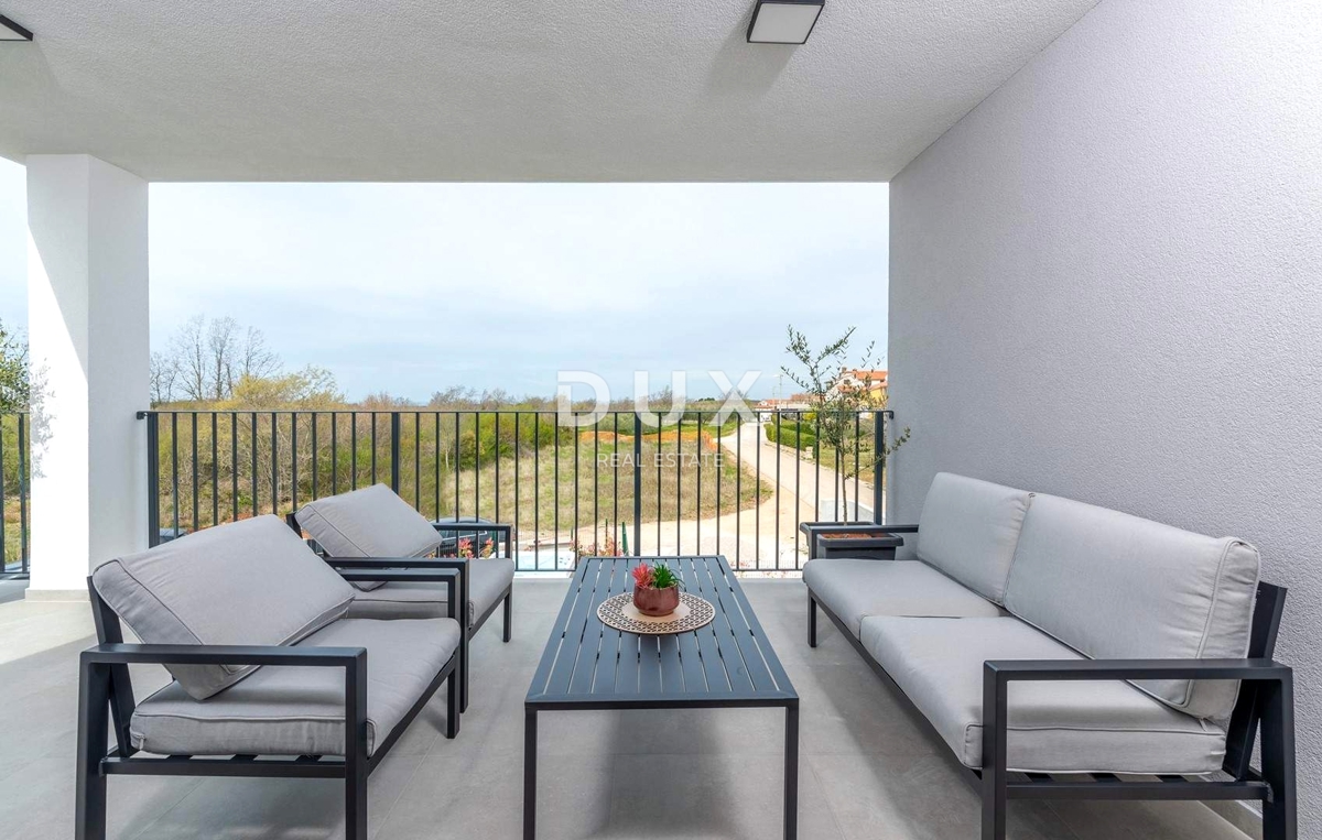 ISTRIA, PARENZO - Casa moderna con piscina