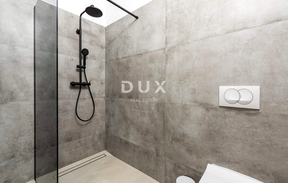 ISTRIA, PARENZO - Casa moderna con piscina