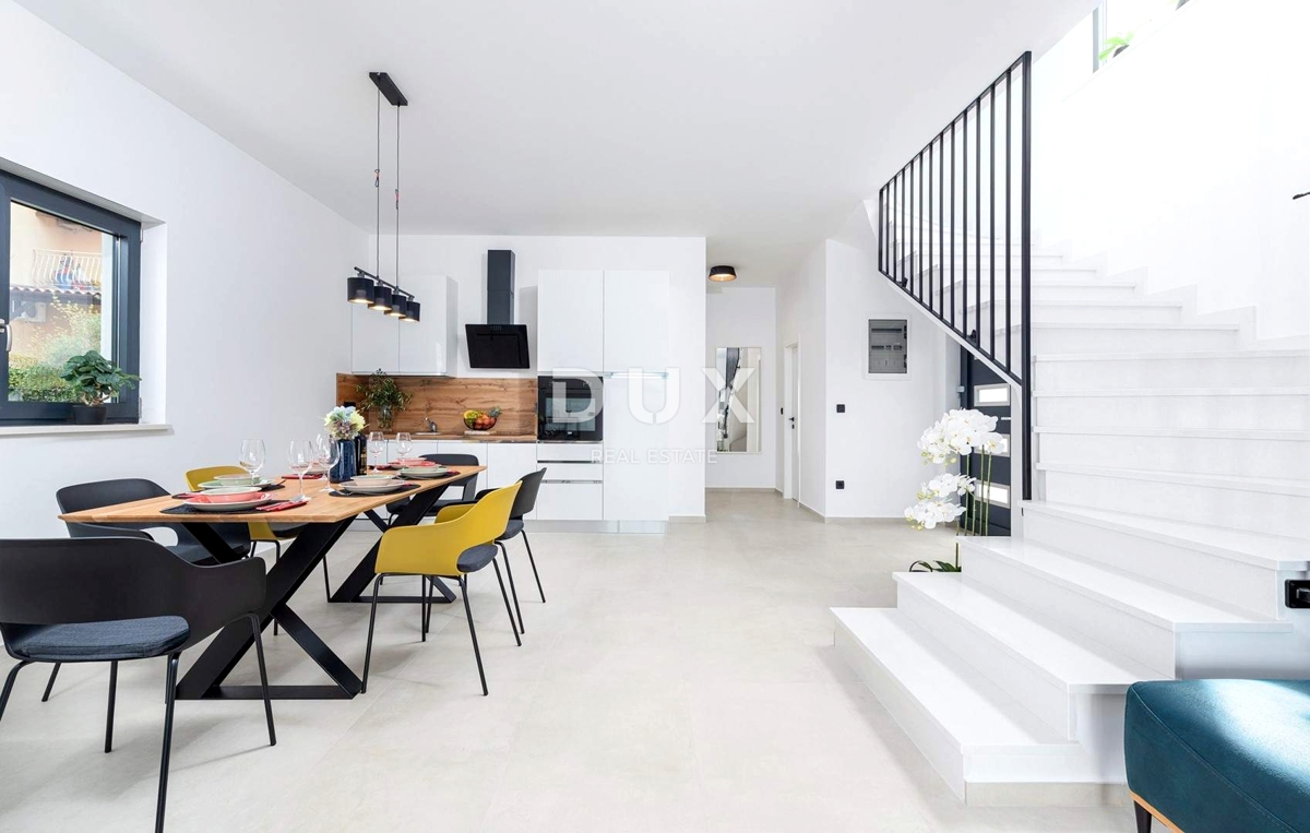 ISTRIA, PARENZO - Casa moderna con piscina