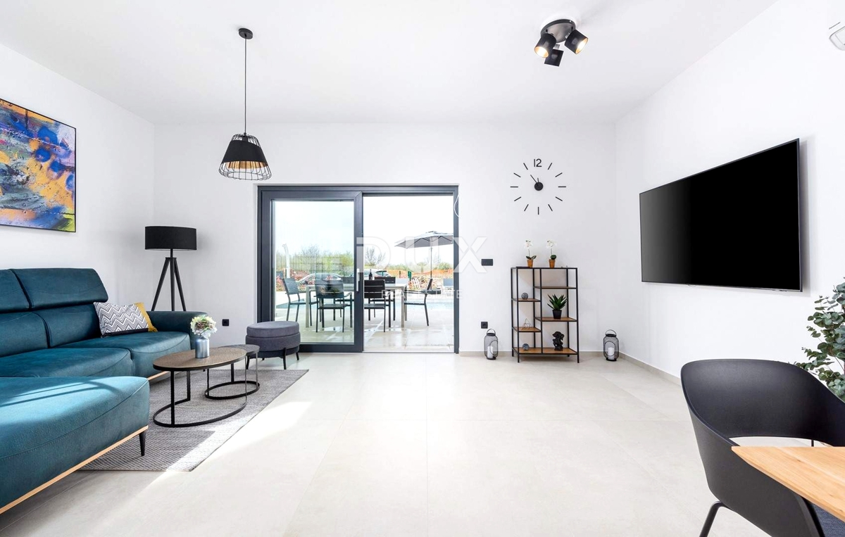 ISTRIA, PARENZO - Casa moderna con piscina