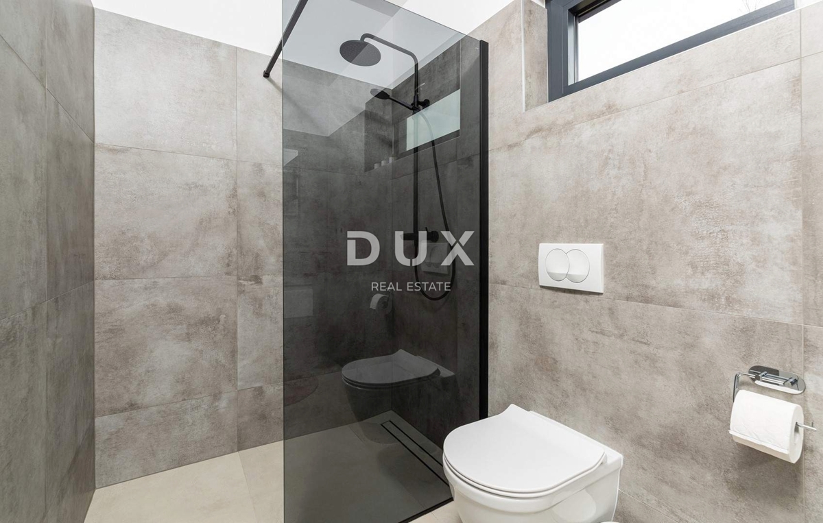 ISTRIA, PARENZO - Casa moderna con piscina