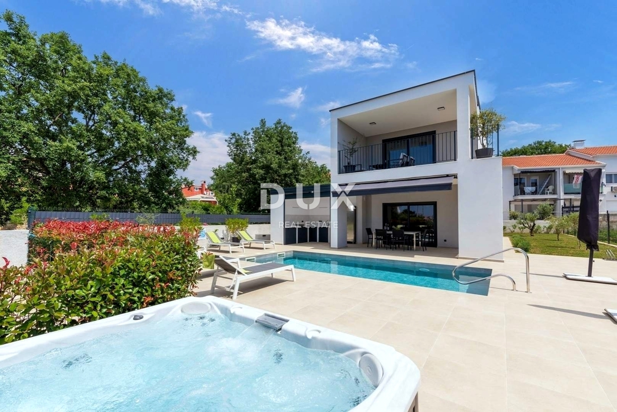 ISTRIA, PARENZO - Casa moderna con piscina