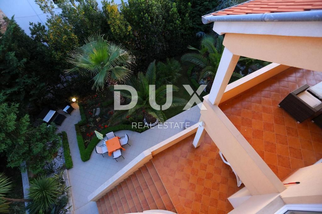 ZARA, BORIK - OCCASIONE! Villa con 4 spaziosi appartamenti e vista mare!