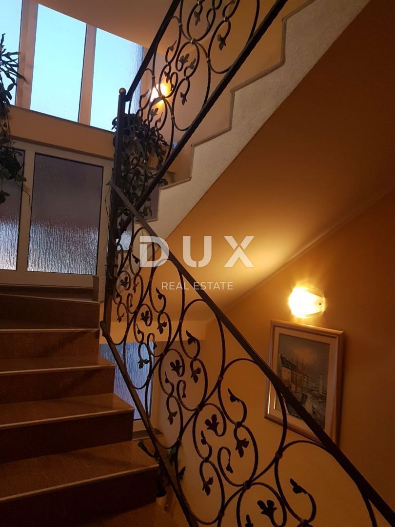 ZARA, BORIK - OCCASIONE! Villa con 4 spaziosi appartamenti e vista mare!