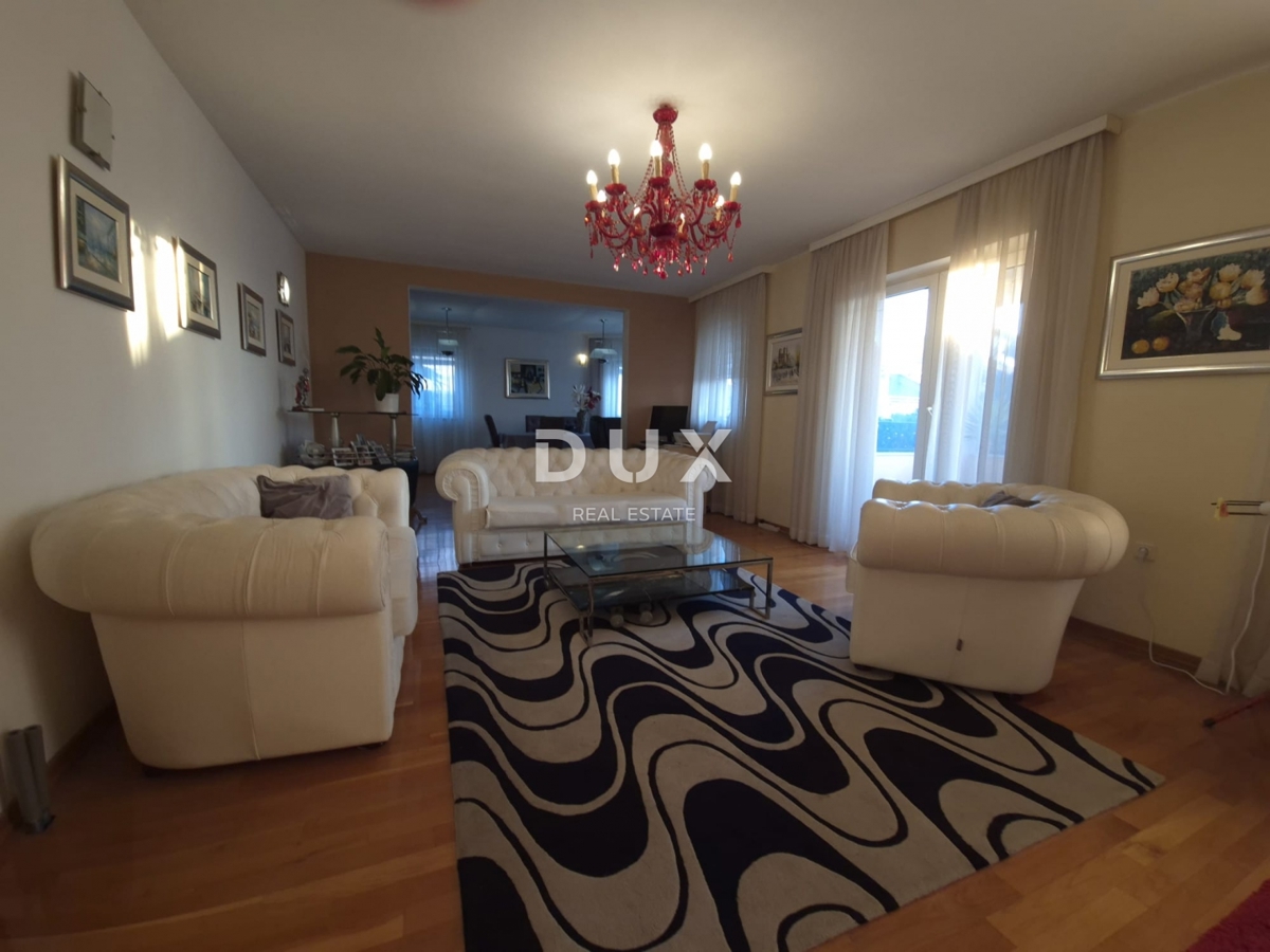 ZARA, BORIK - OCCASIONE! Villa con 4 spaziosi appartamenti e vista mare!