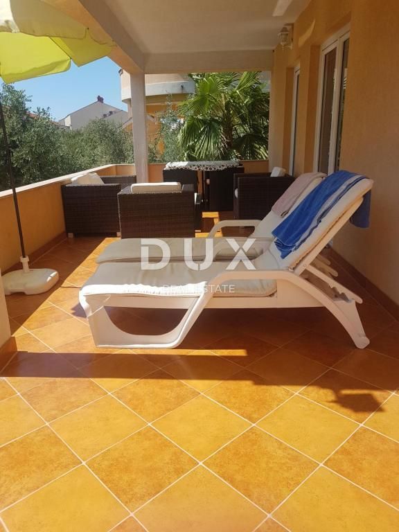 ZARA, BORIK - OCCASIONE! Villa con 4 spaziosi appartamenti e vista mare!