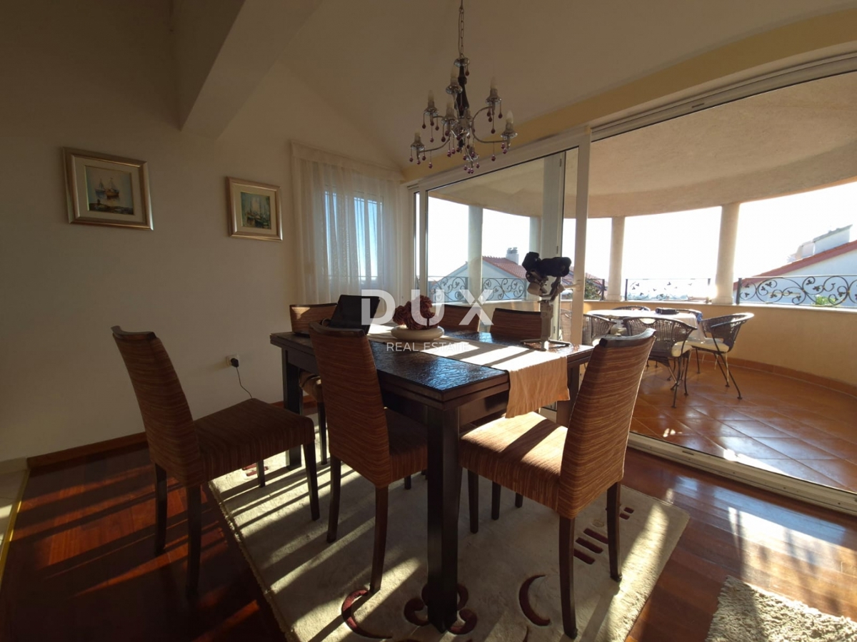 ZARA, BORIK - OCCASIONE! Villa con 4 spaziosi appartamenti e vista mare!