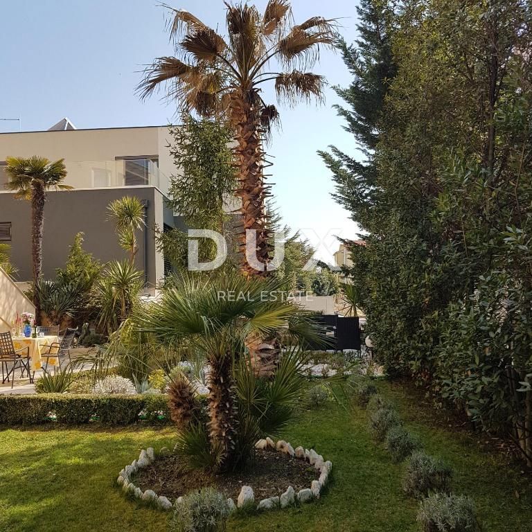 ZARA, BORIK - OCCASIONE! Villa con 4 spaziosi appartamenti e vista mare!