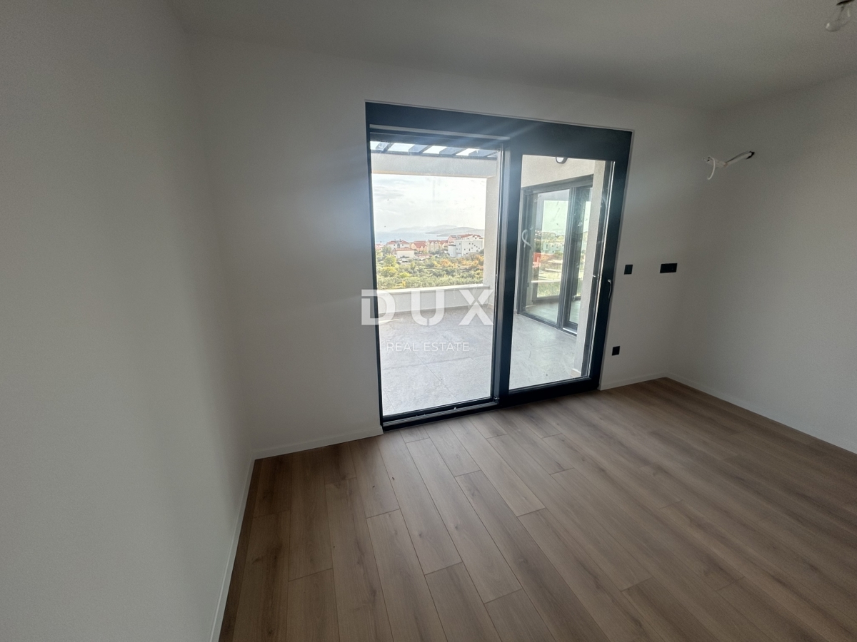 SEBENICO, VODICE - Casa bifamiliare con piscina e vista panoramica sul mare e su Vodice