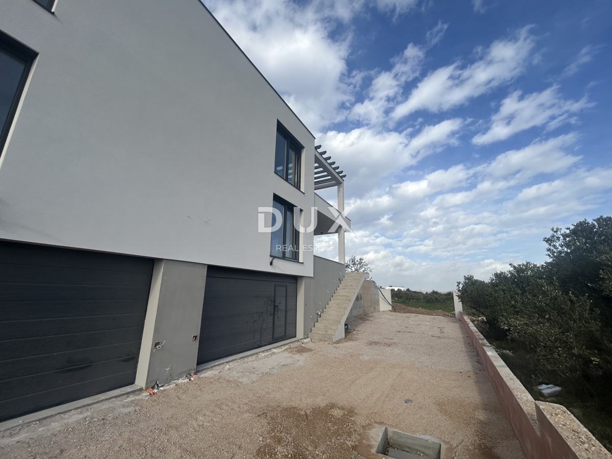 SEBENICO, VODICE - Casa bifamiliare con piscina e vista panoramica sul mare e su Vodice