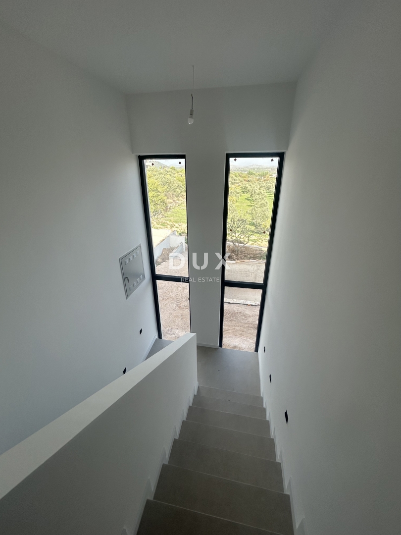 SEBENICO, VODICE - Casa bifamiliare con piscina e vista panoramica sul mare e su Vodice