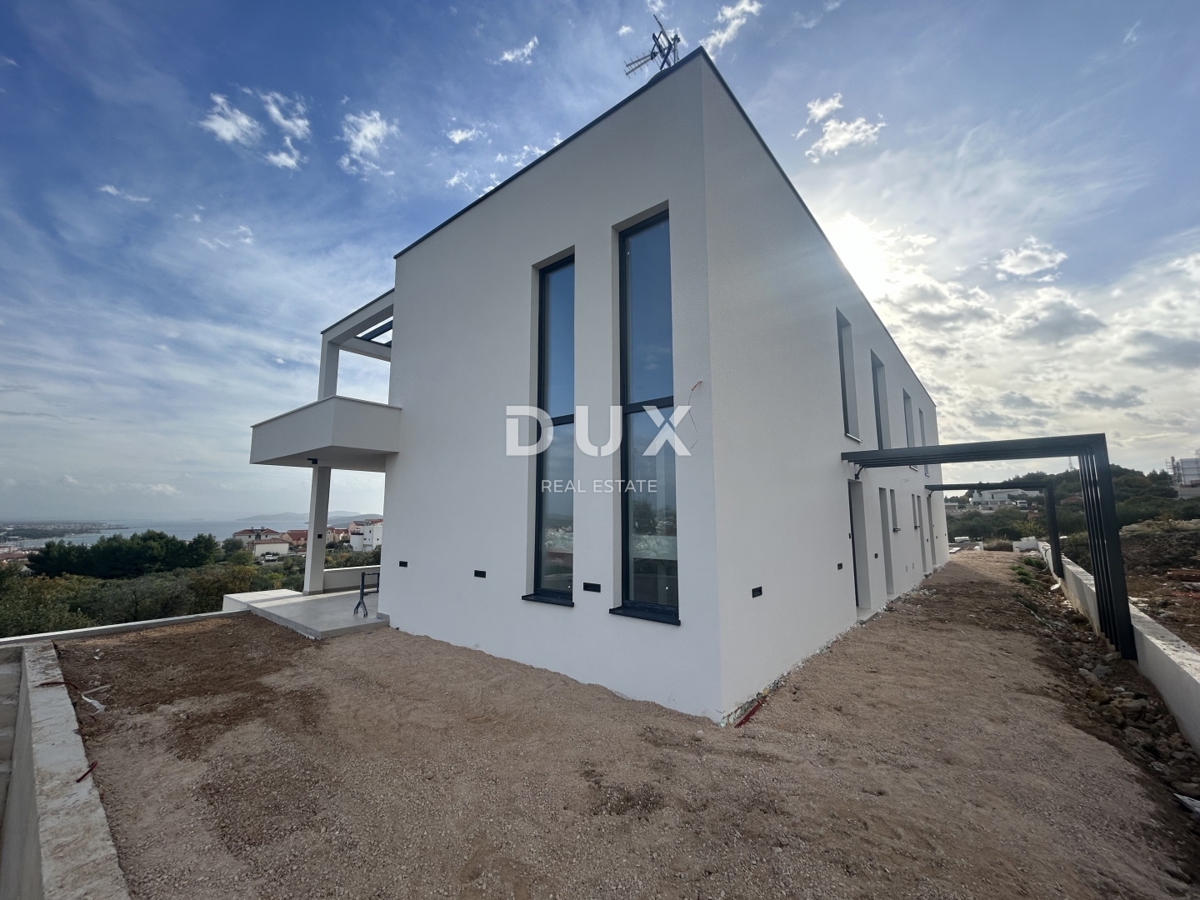 SEBENICO, VODICE - Casa bifamiliare con piscina e vista panoramica sul mare e su Vodice