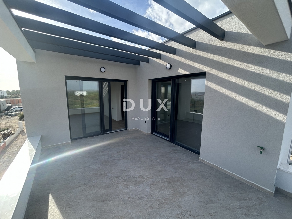 SEBENICO, VODICE - Casa bifamiliare con piscina e vista panoramica sul mare e su Vodice