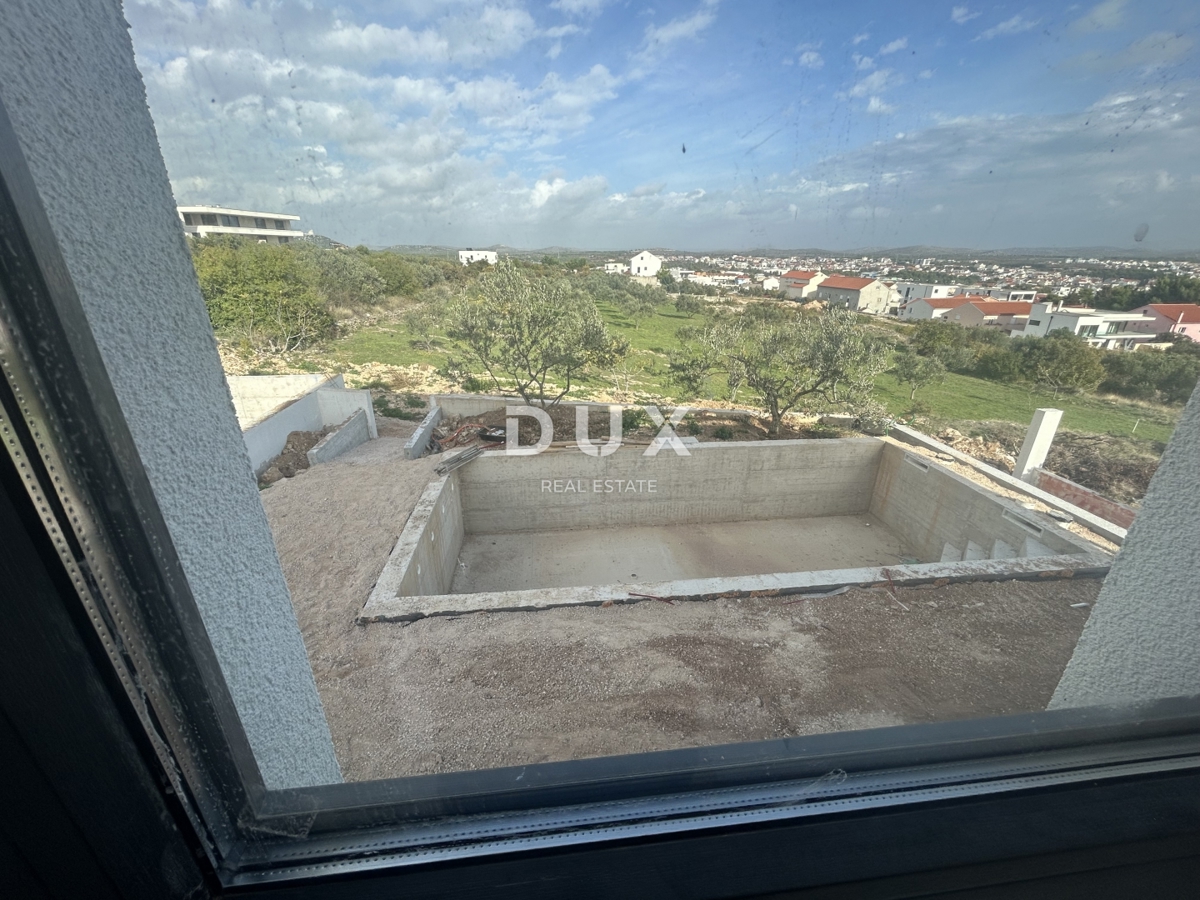 SEBENICO, VODICE - Casa bifamiliare con piscina e vista panoramica sul mare e su Vodice