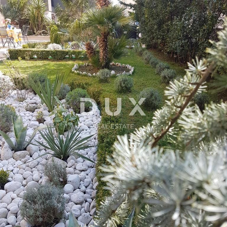 ZARA, BORIK - OCCASIONE! Villa con 4 spaziosi appartamenti e vista mare!