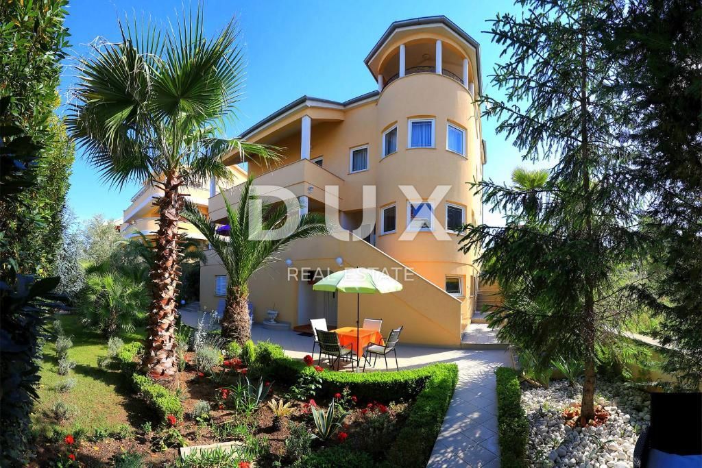 ZARA, BORIK - OCCASIONE! Villa con 4 spaziosi appartamenti e vista mare!