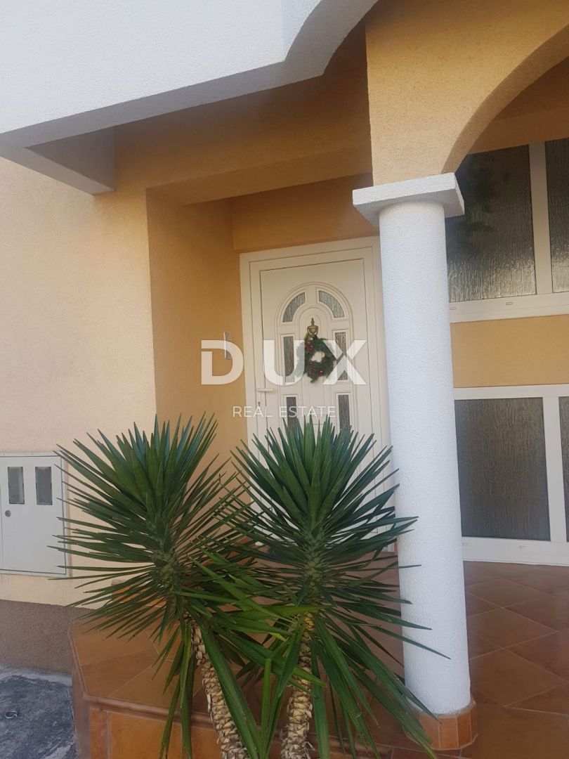 ZARA, BORIK - OCCASIONE! Villa con 4 spaziosi appartamenti e vista mare!