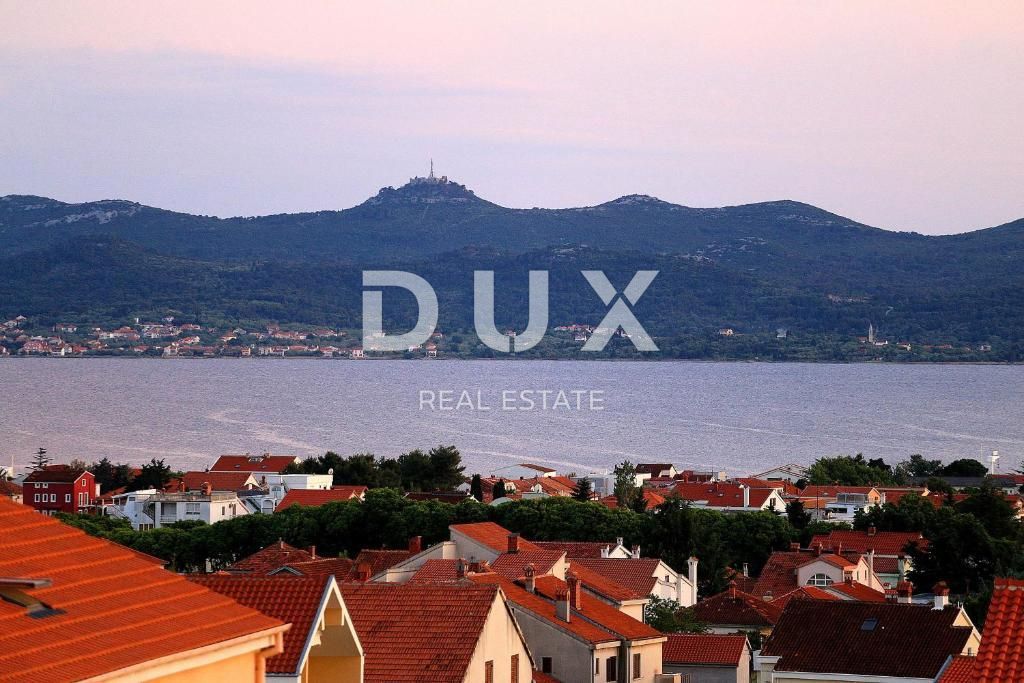 ZARA, BORIK - OCCASIONE! Villa con 4 spaziosi appartamenti e vista mare!