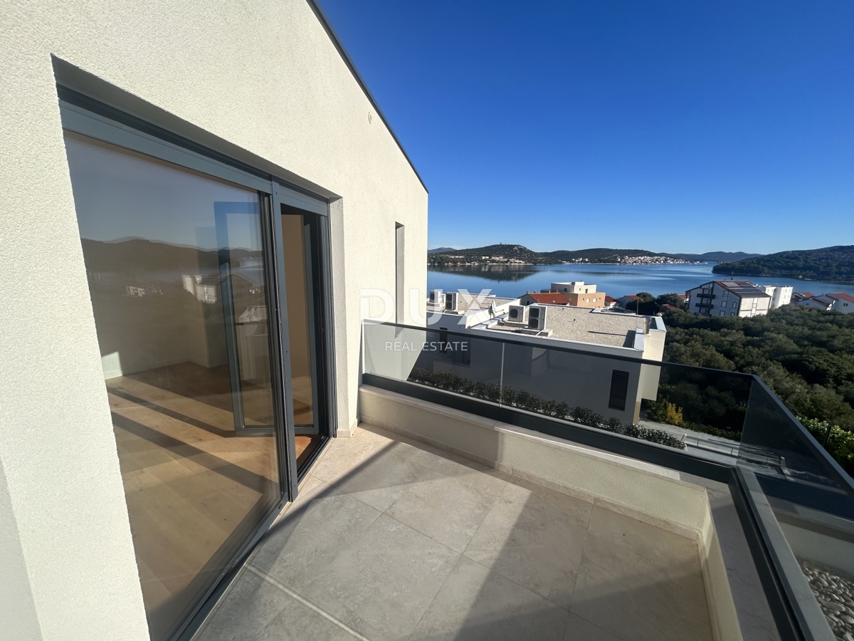 ISOLA DI MURTER, BETINA - Villa moderna con piscina e vista mare