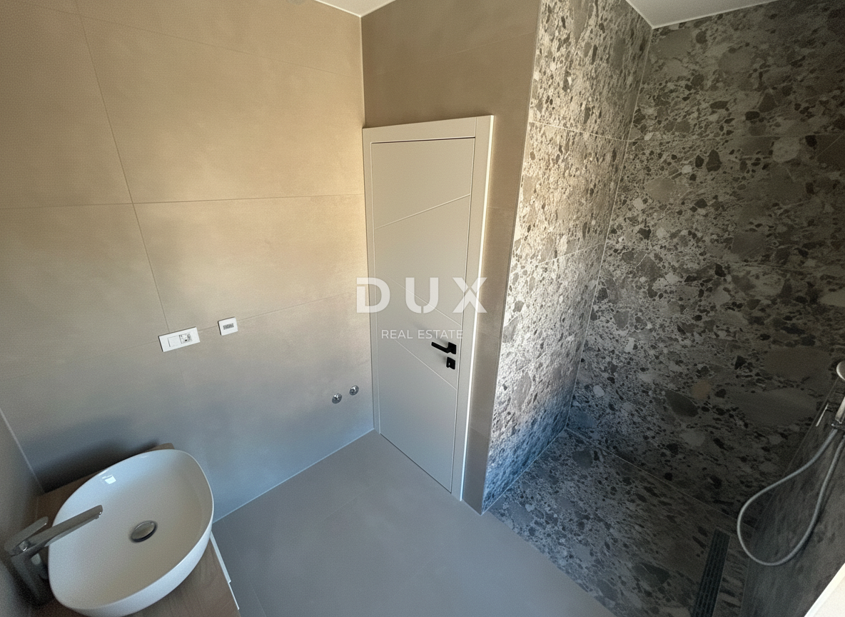 ISOLA DI MURTER, BETINA - Villa moderna con piscina e vista mare