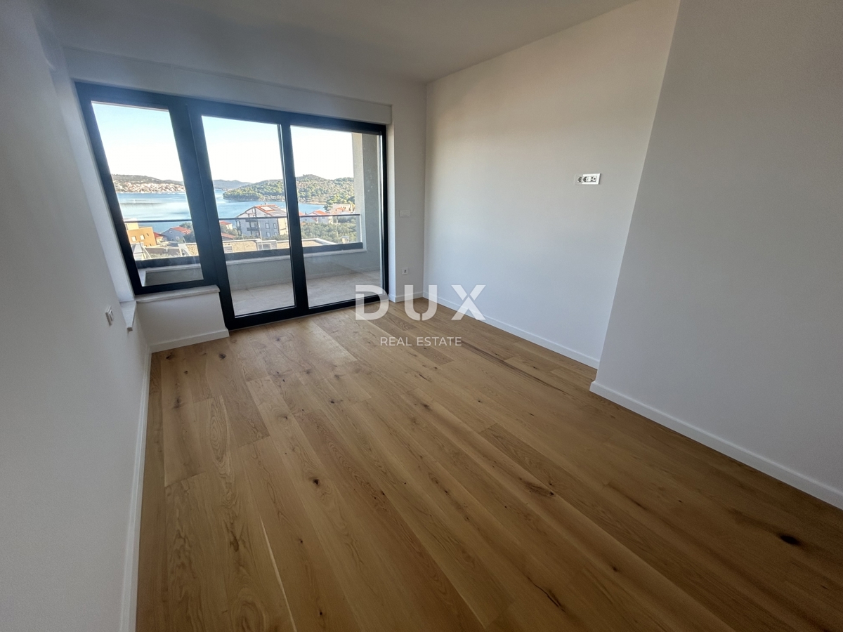 ISOLA DI MURTER, BETINA - Villa moderna con piscina e vista mare