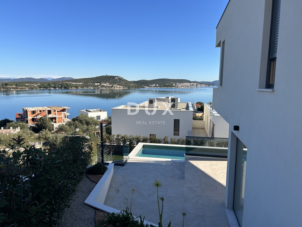 ISOLA DI MURTER, BETINA - Villa moderna con piscina e vista mare