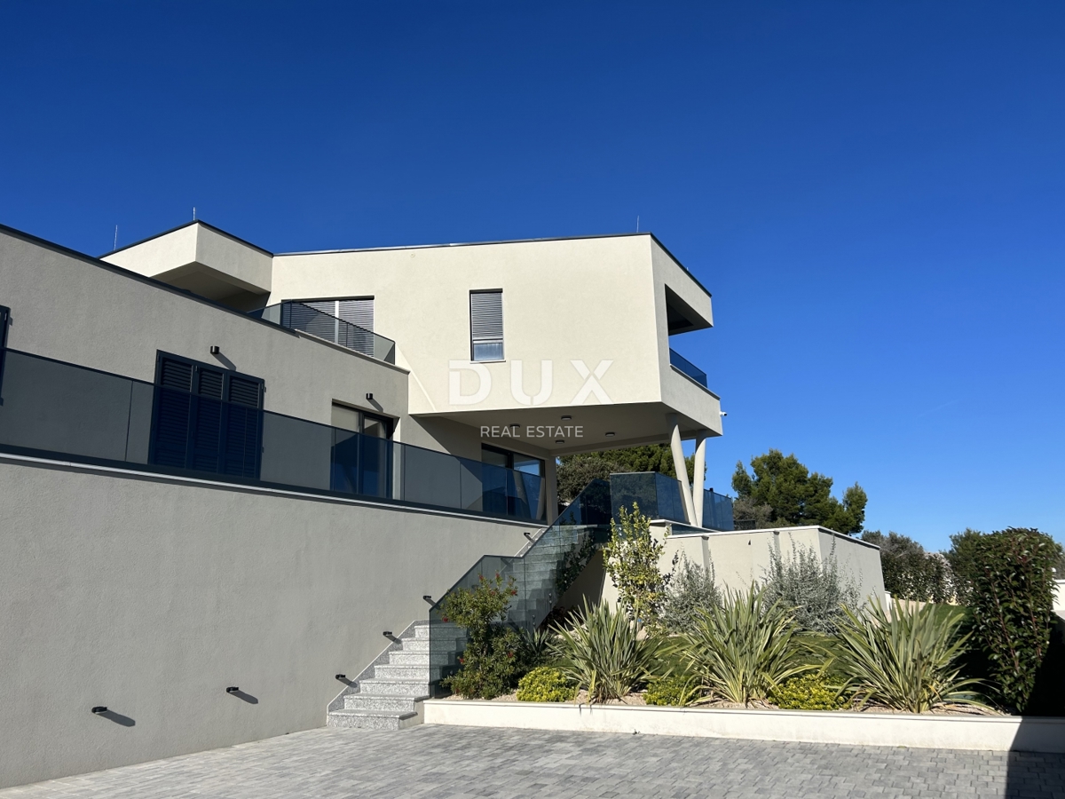 ISOLA DI MURTER, BETINA - Villa moderna con piscina e vista mare