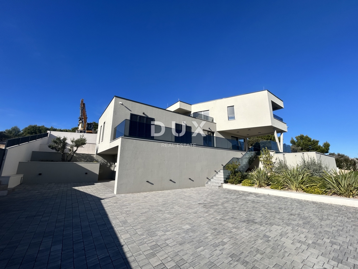 ISOLA DI MURTER, BETINA - Villa moderna con piscina e vista mare