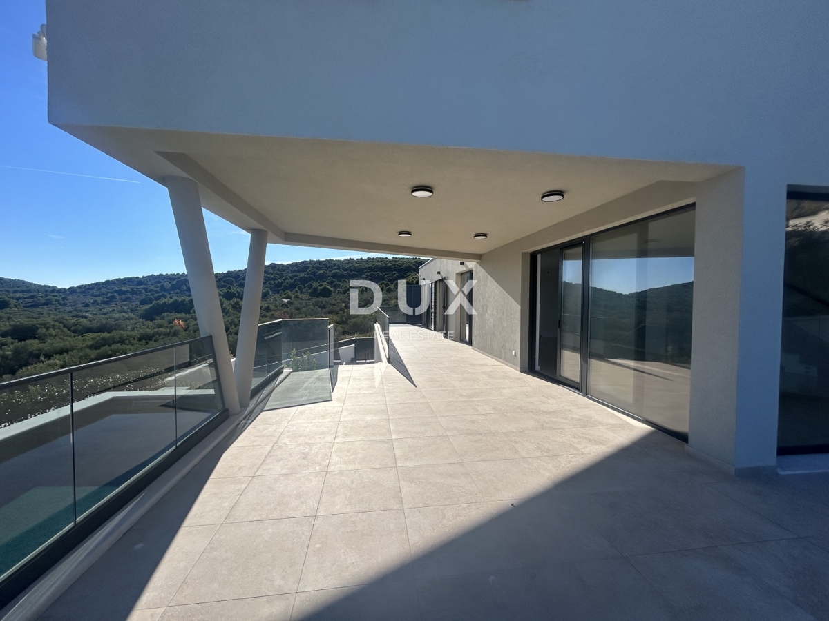 ISOLA DI MURTER, BETINA - Villa moderna con piscina e vista mare