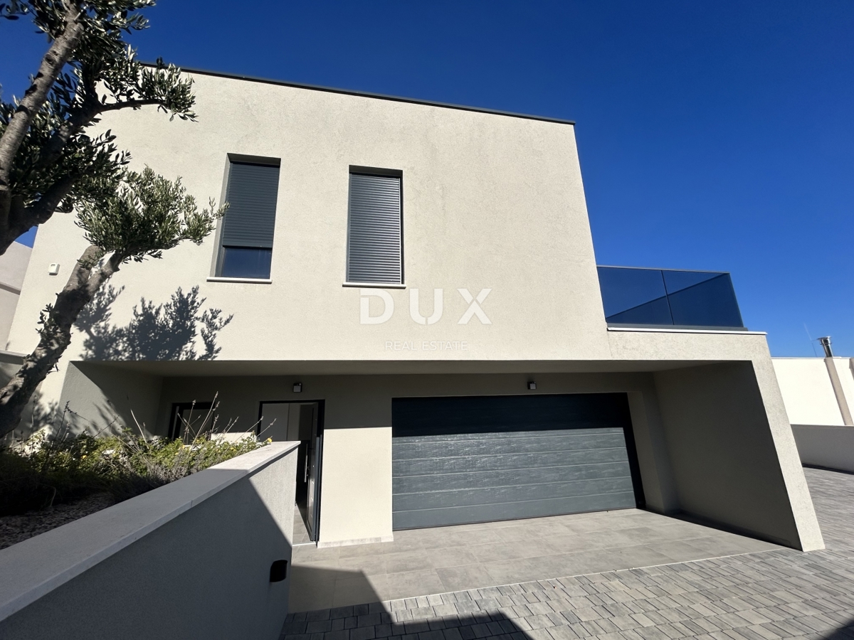 ISOLA DI MURTER, BETINA - Villa moderna con piscina e vista mare