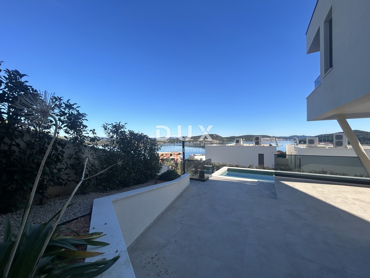 ISOLA DI MURTER, BETINA - Villa moderna con piscina e vista mare