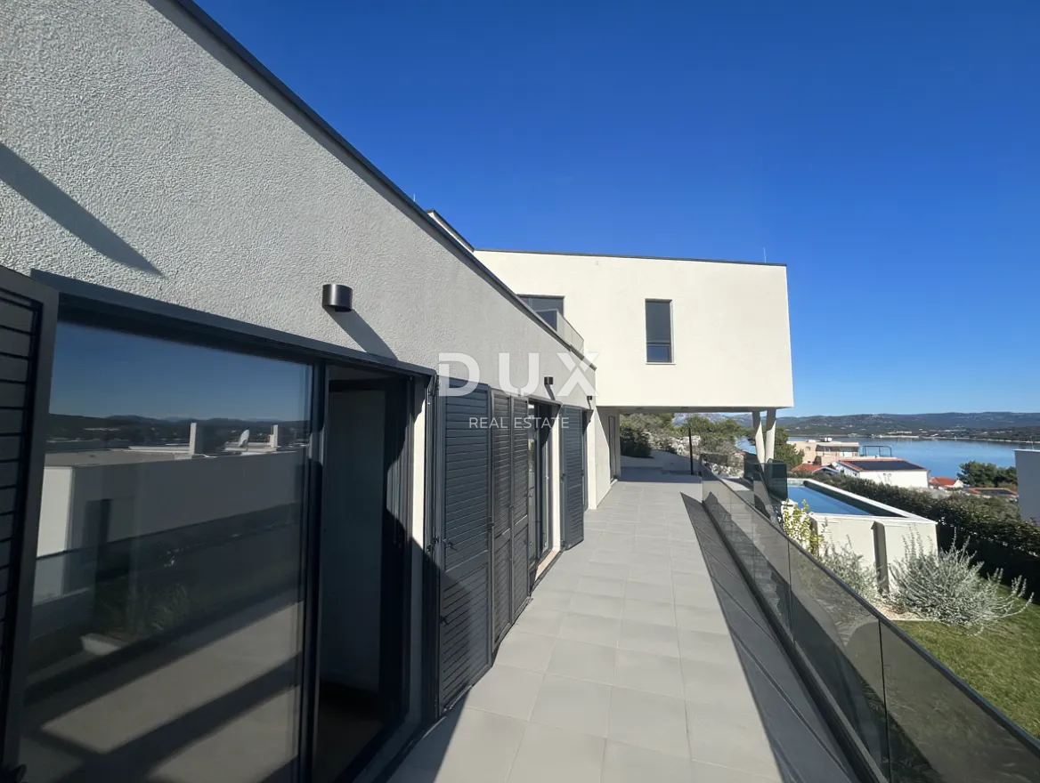 ISOLA DI MURTER, BETINA - Villa moderna con piscina e vista mare