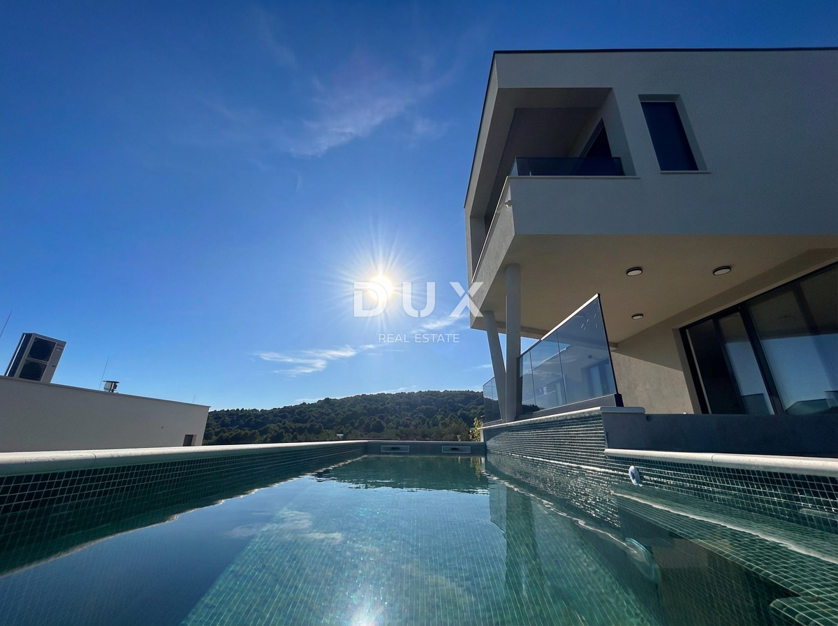 ISOLA DI MURTER, BETINA - Villa moderna con piscina e vista mare