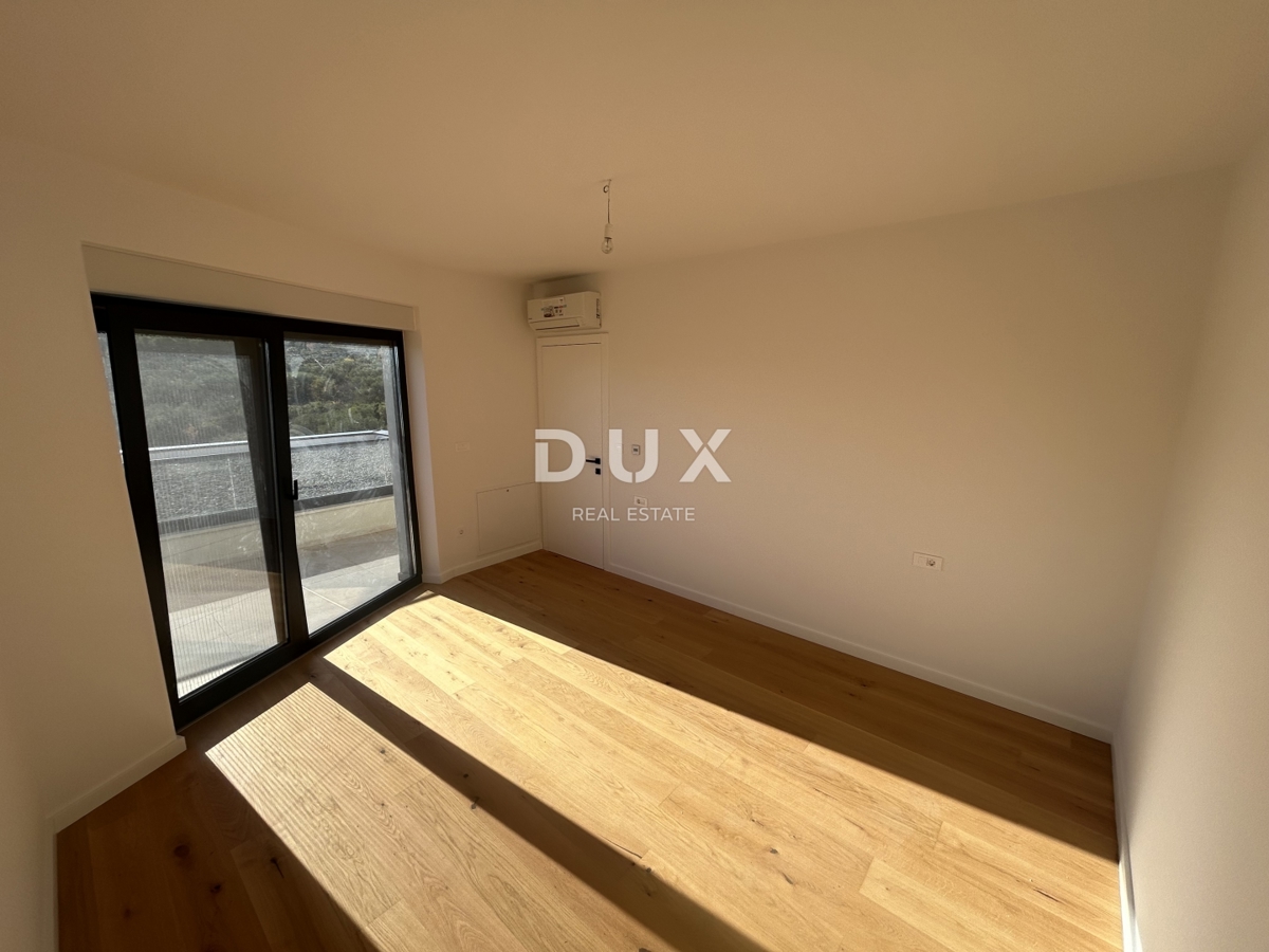 ISOLA DI MURTER, BETINA - Villa moderna con piscina e vista mare