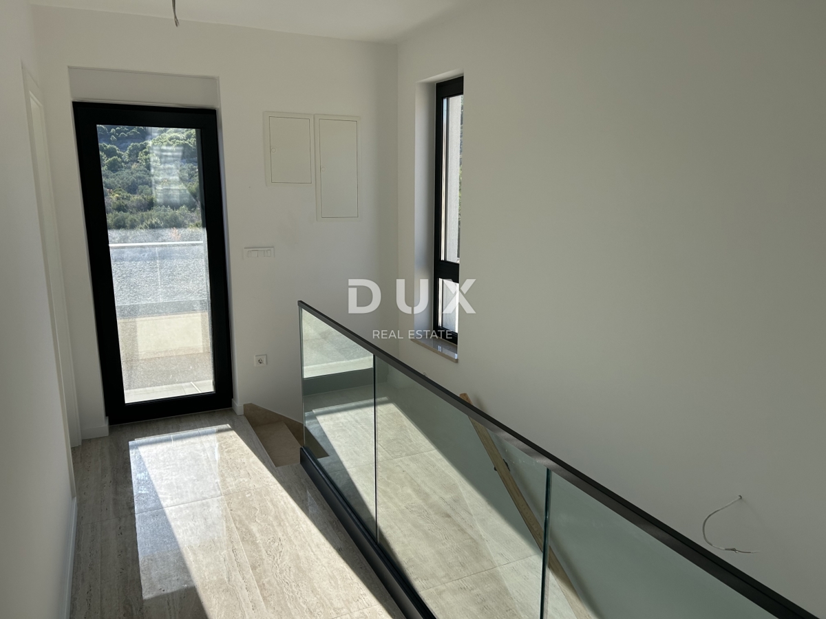 ISOLA DI MURTER, BETINA - Villa moderna con piscina e vista mare