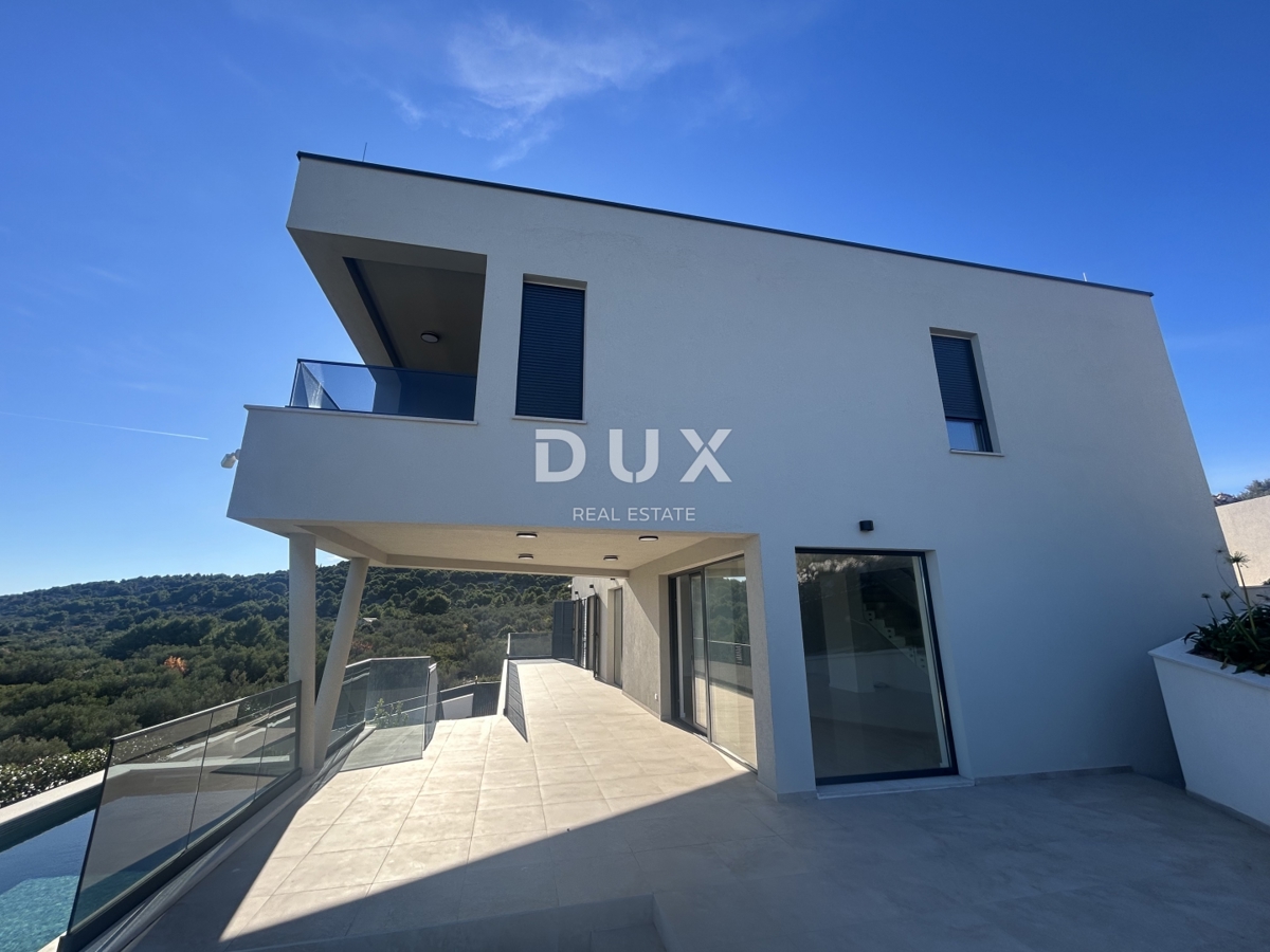 ISOLA DI MURTER, BETINA - Villa moderna con piscina e vista mare