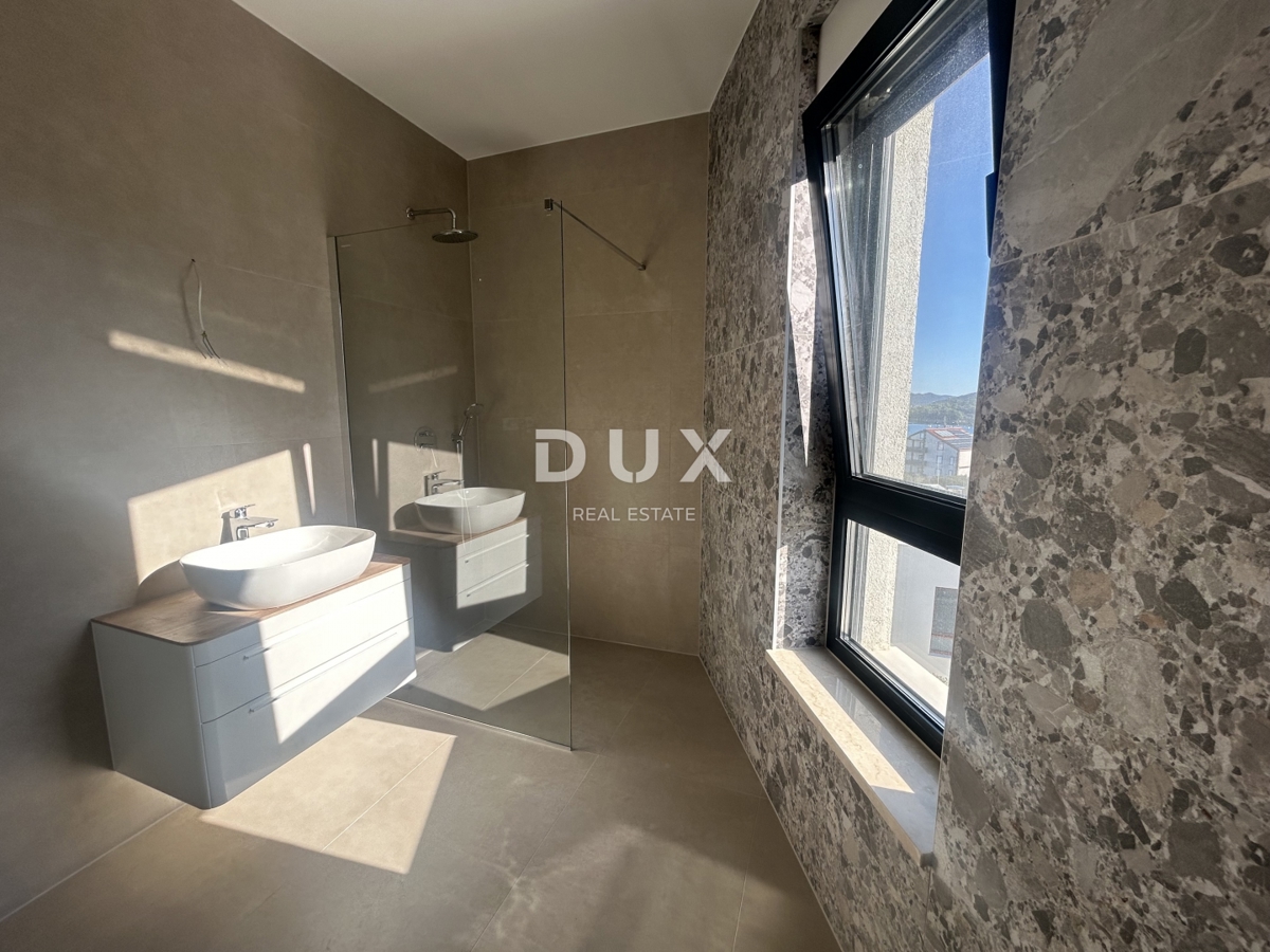 ISOLA DI MURTER, BETINA - Villa moderna con piscina e vista mare