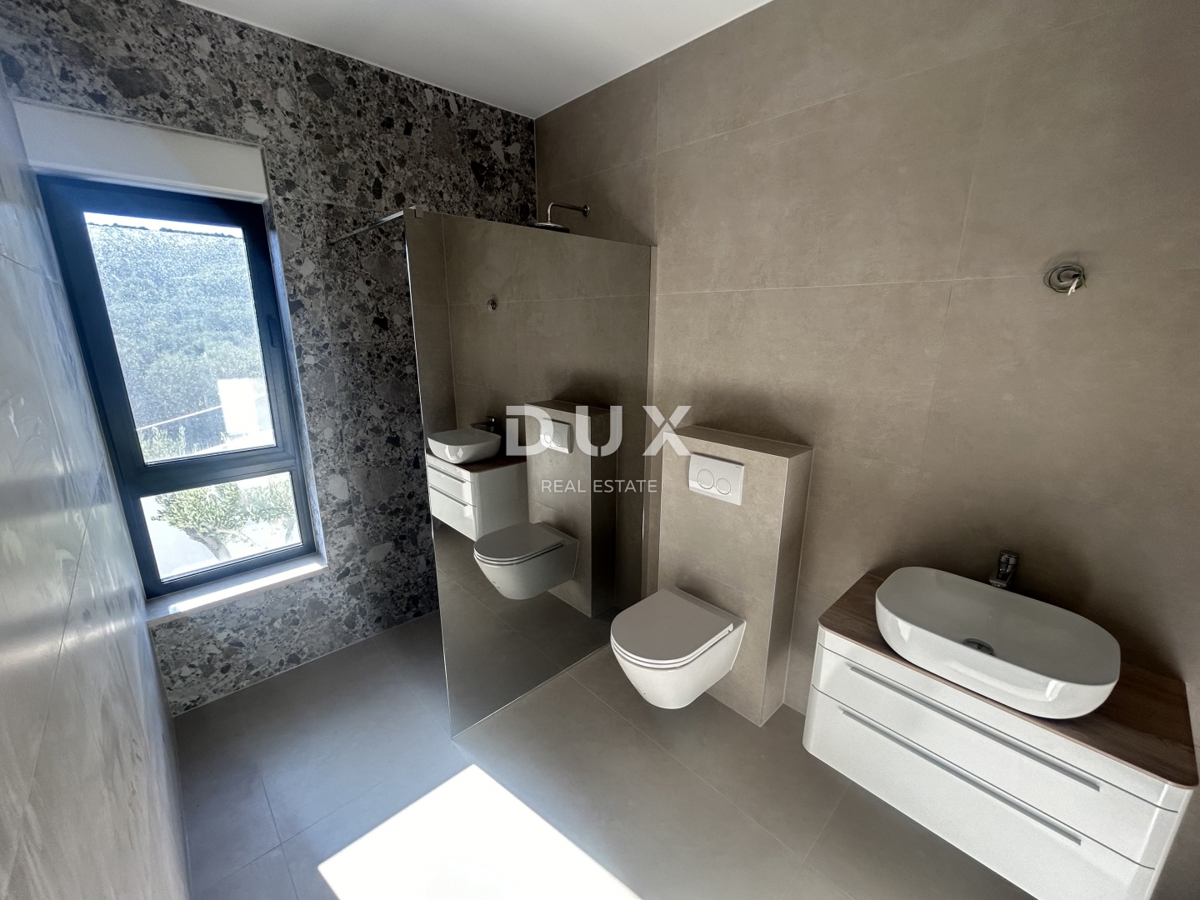 ISOLA DI MURTER, BETINA - Villa moderna con piscina e vista mare