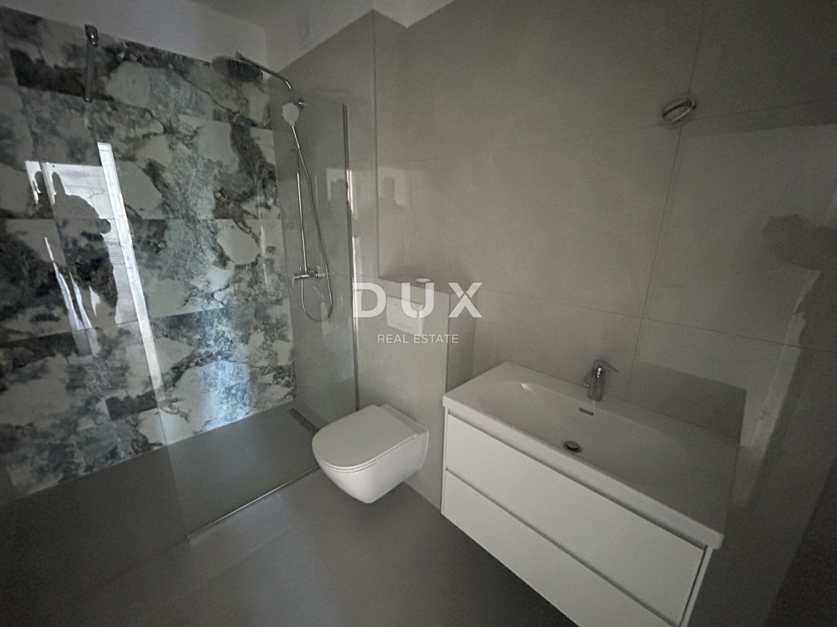 SEBENICO, TRIBUNJ – Appartamento al piano terra di un nuovo edificio con giardino! OCCASIONE!