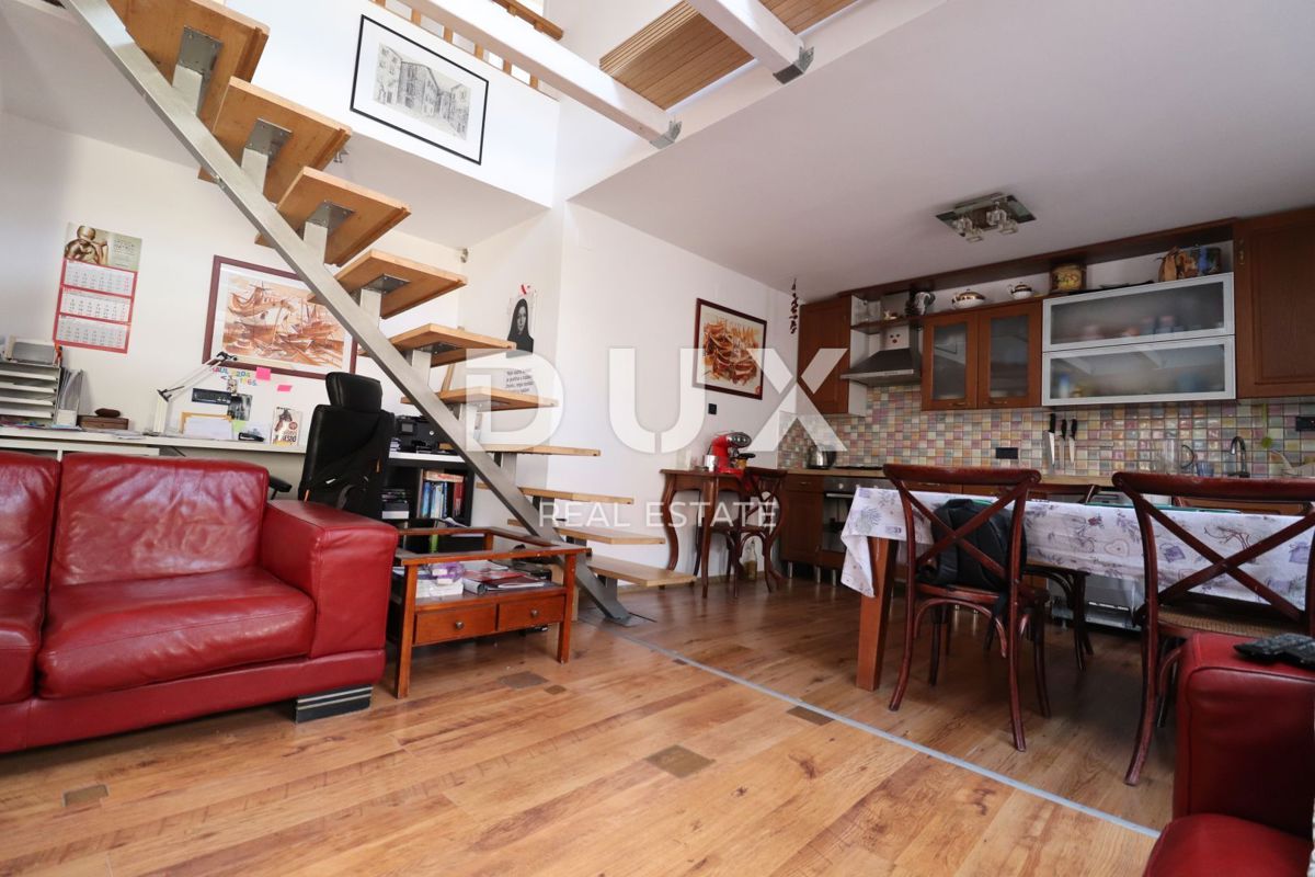 ISOLA DI CHERSO, CITTÀ DI CHERSO - nucleo antico di case, ristorante, appartamento duplex, appartamenti