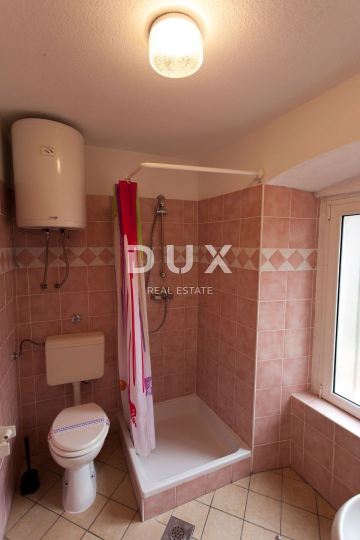 ISOLA DI CHERSO, CITTÀ DI CHERSO - nucleo antico di case, ristorante, appartamento duplex, appartamenti