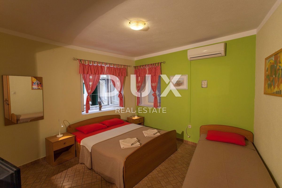 ISOLA DI CHERSO, CITTÀ DI CHERSO - nucleo antico di case, ristorante, appartamento duplex, appartamenti