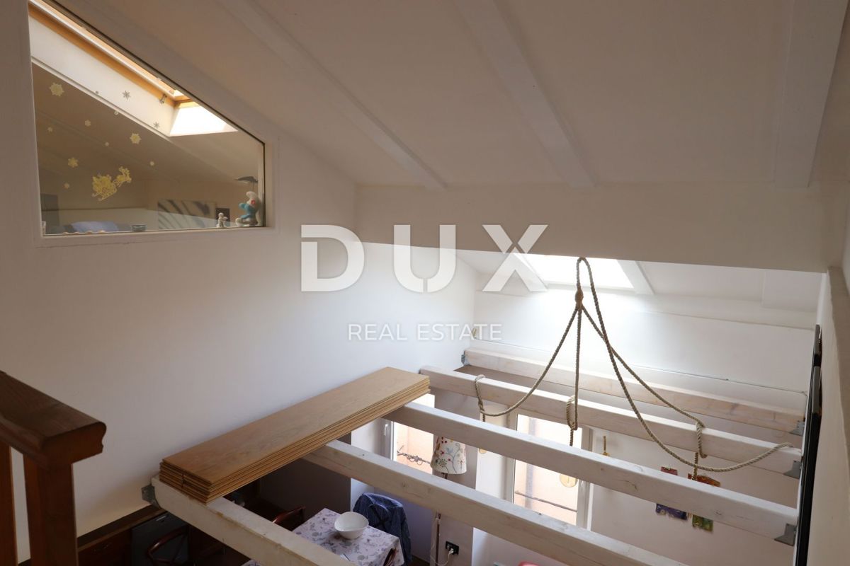 ISOLA DI CHERSO, CITTÀ DI CHERSO - nucleo antico di case, ristorante, appartamento duplex, appartamenti