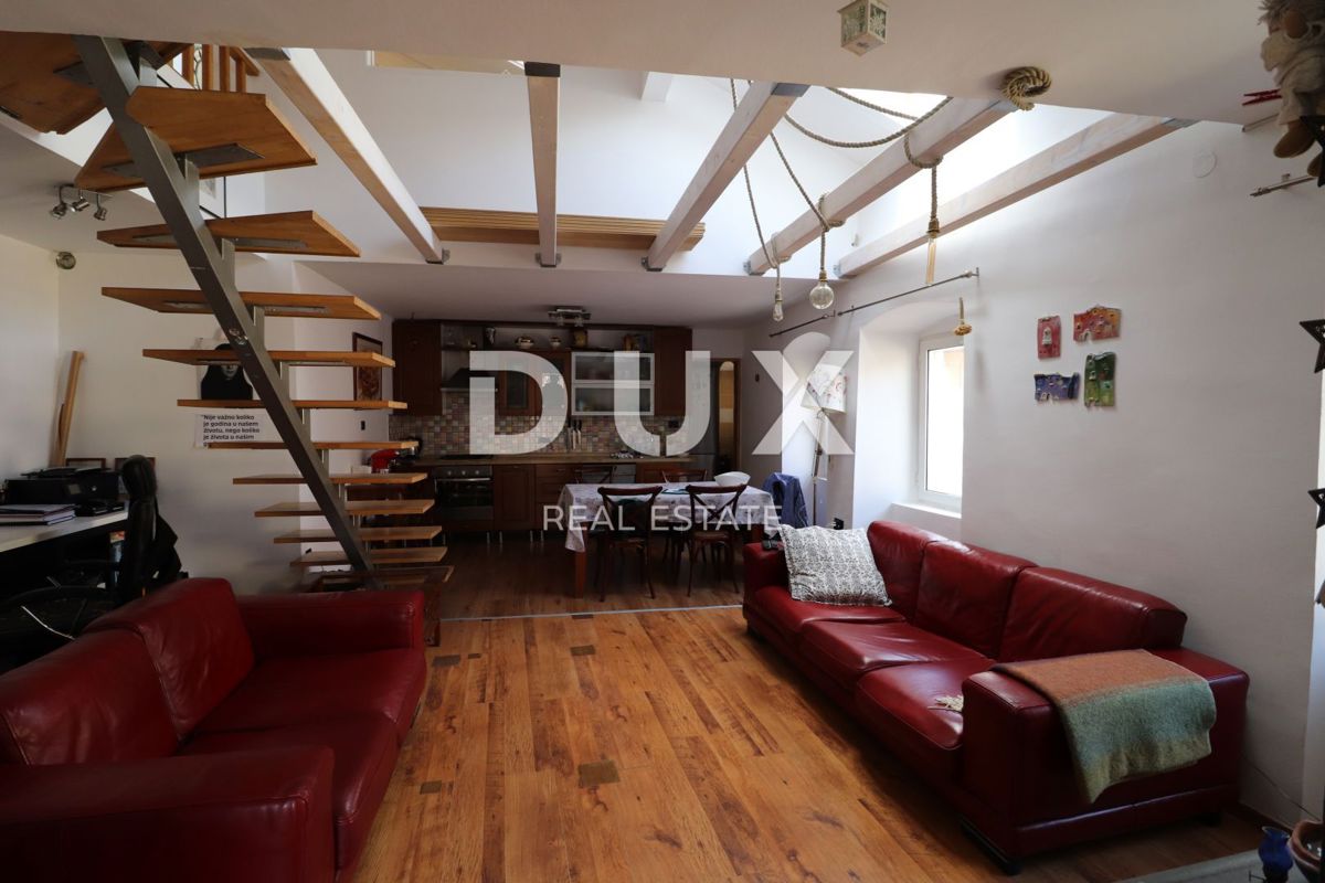 ISOLA DI CHERSO, CITTÀ DI CHERSO - nucleo antico di case, ristorante, appartamento duplex, appartamenti